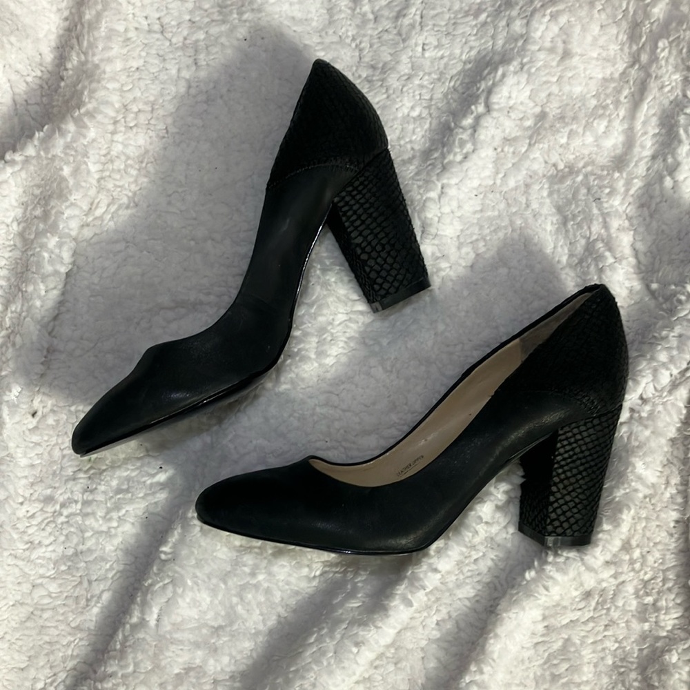 Tahari Round Toe Black Heels